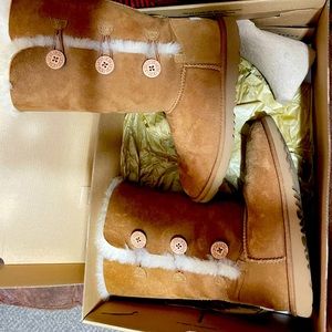 Girls size 5 Ugg Boots